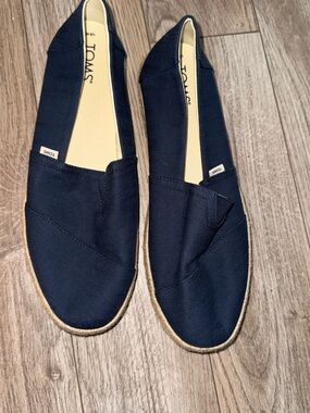 TOMS Classic Navy Canvas Slip-Ons